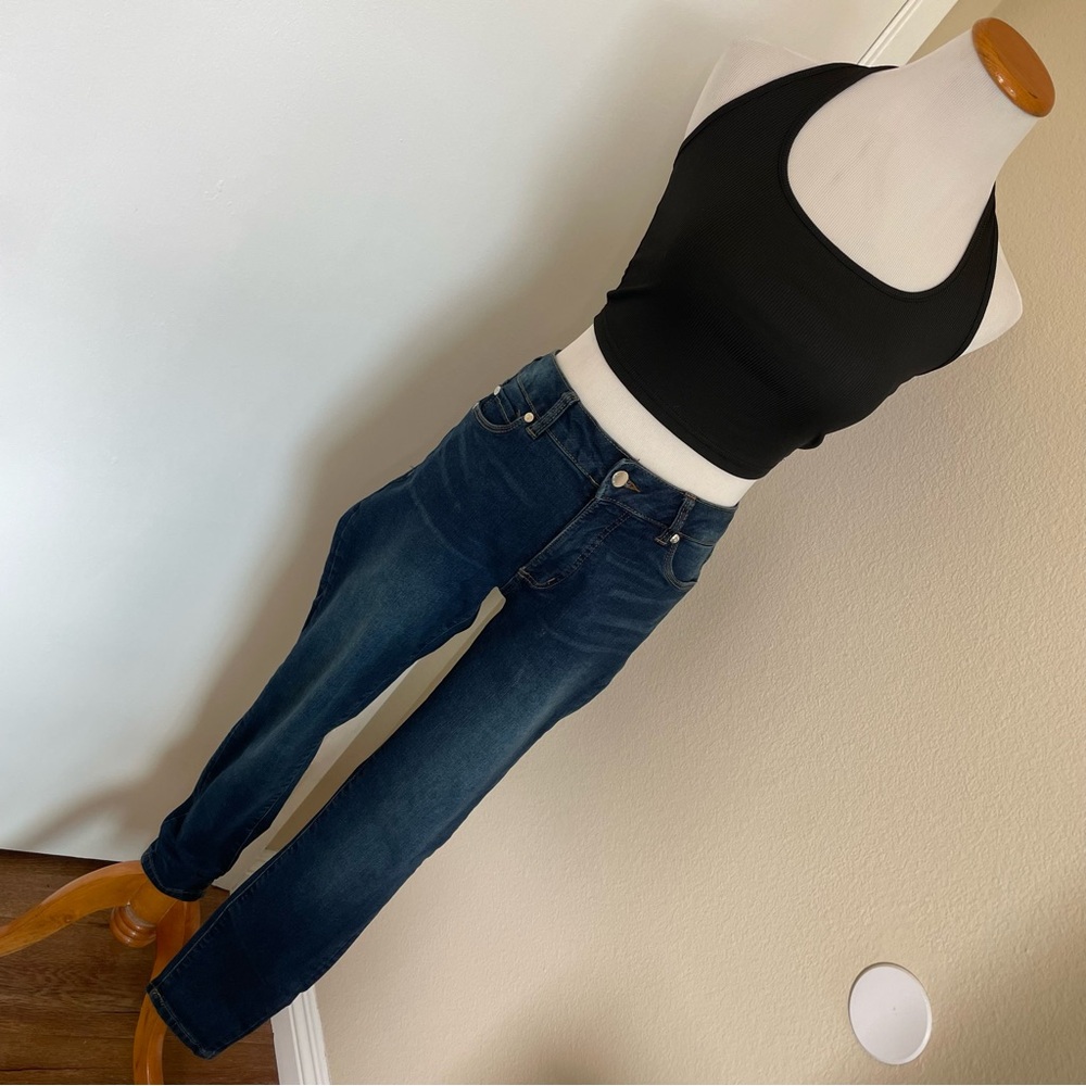 Tahari Skinny Jeans Dark Wash Size 6 / 28